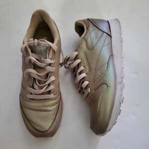 REEBOK womens 9 leather pearlized champagne lace up sneakers